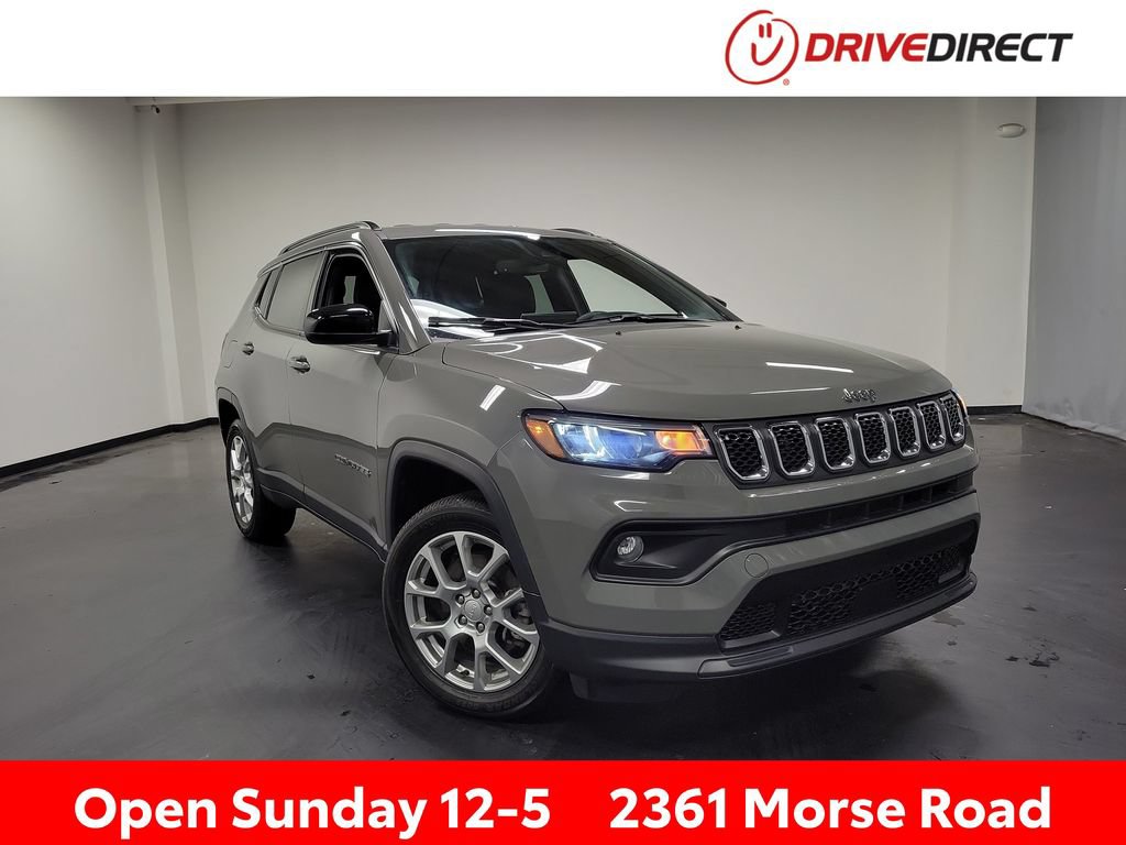 Used 2023 Jeep Compass Latitude AWD/4WD image 1