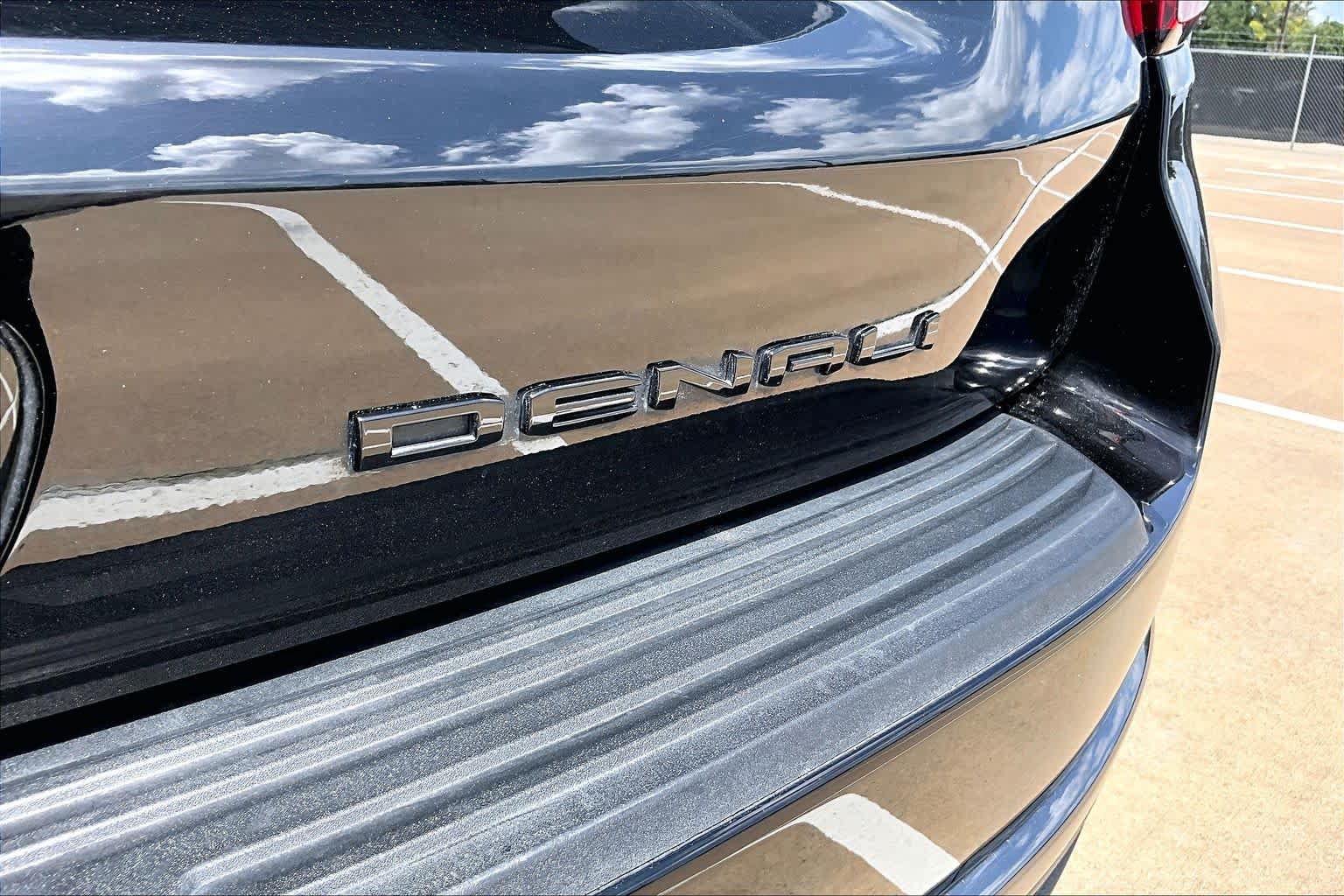 Used 2024 GMC Yukon XL Denali Ultimate AWD/4WD image 10