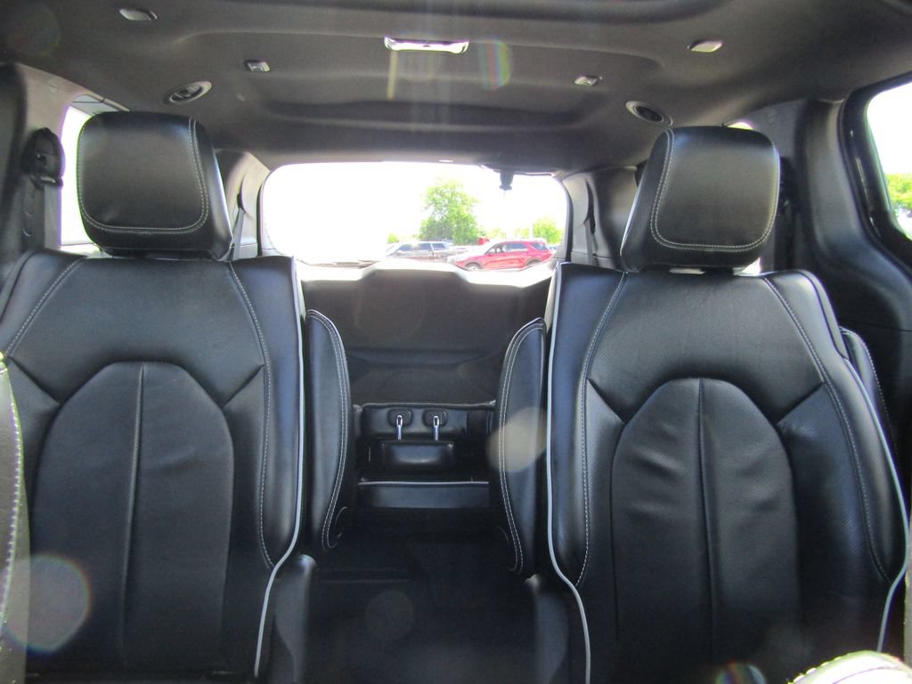Used 2022 Chrysler Pacifica Limited w/ Uconnect Theater Family Group FWD image 22