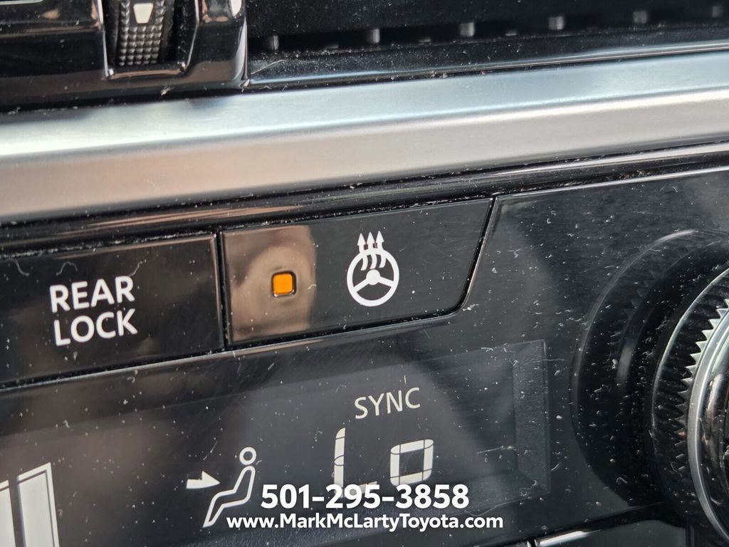 Used 2022 Nissan Pathfinder SL w/ Lighting Package (N92) FWD image 22