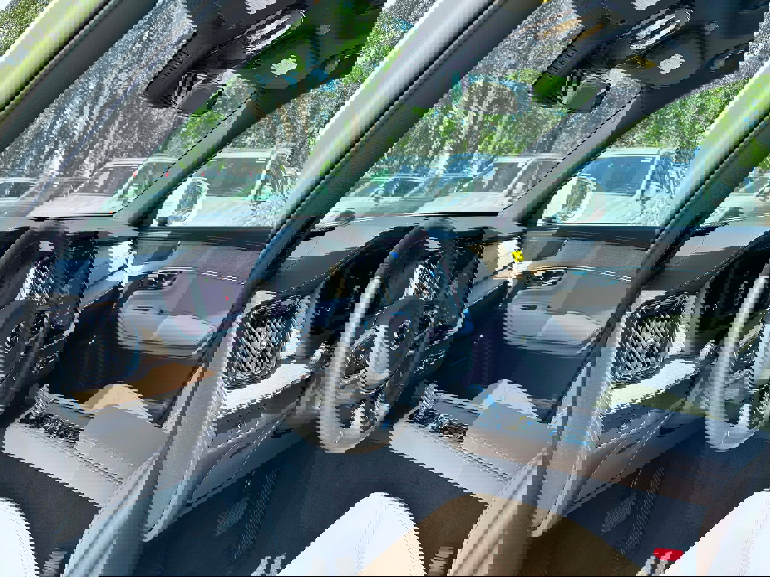 New 2026 Volvo XC90 B6 Plus w/ Protection Package Premier image 12