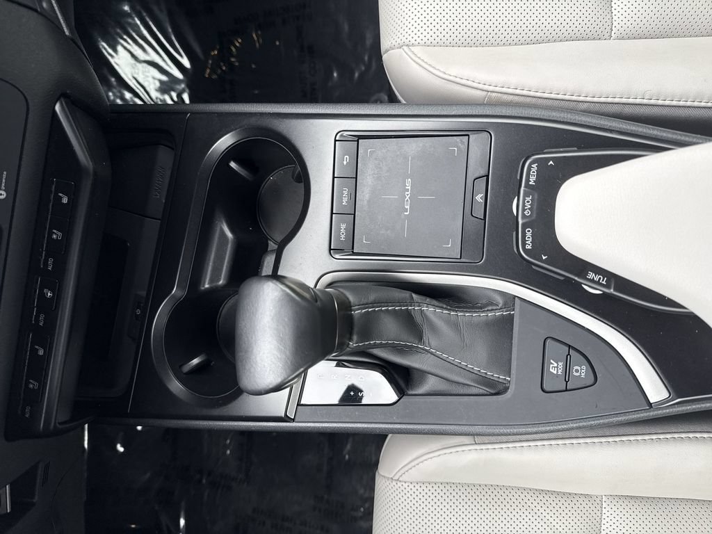 Used 2022 Lexus UX 250h w/ Premium Package AWD/4WD image 22