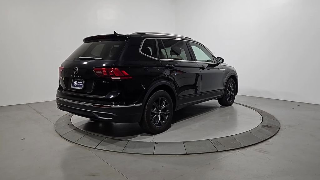 Certified 2024 Volkswagen Tiguan SE w/ Panoramic Sunroof Package image 7
