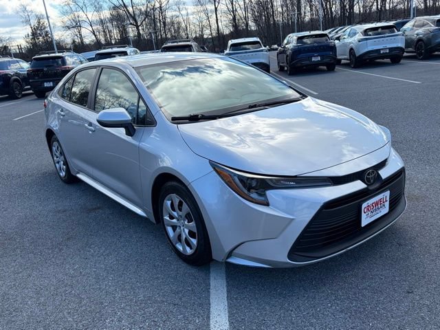 Used 2023 Toyota Corolla LE FWD image 2
