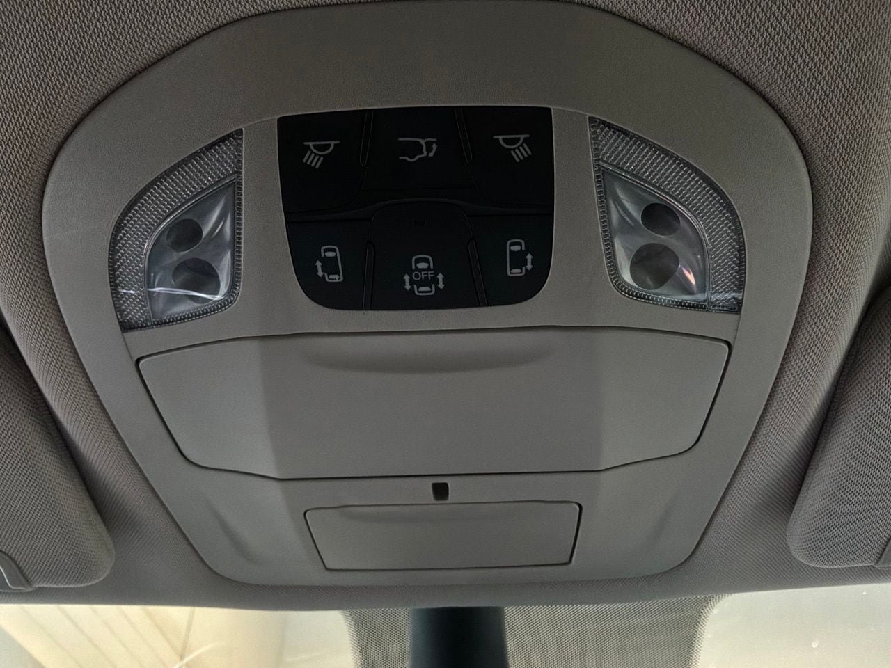 Used 2023 Chrysler Voyager LX FWD image 17