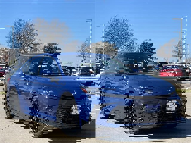 Used 2025 Toyota Camry SE image 2