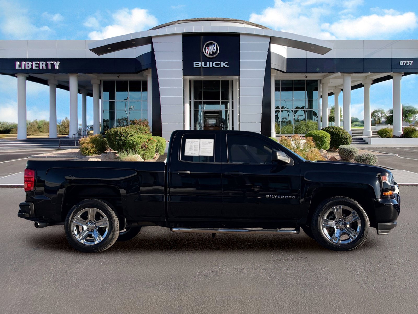 Used 2018 Chevrolet Silverado 1500 Custom w/ Custom Convenience Package RWD image 2