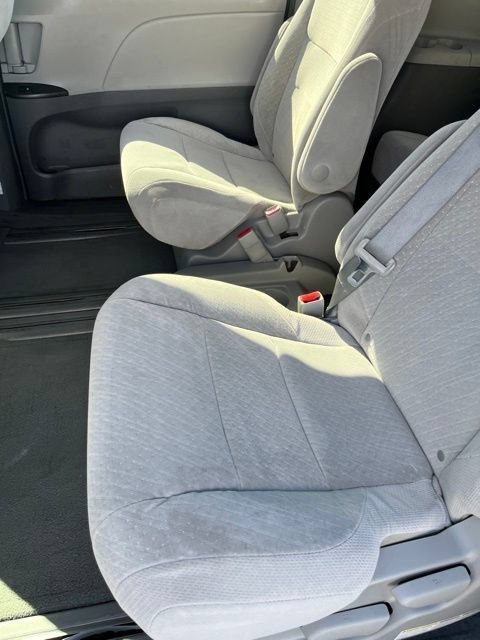 Used 2017 Toyota Sienna LE FWD image 11