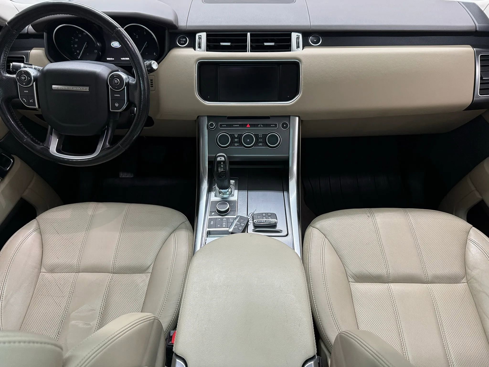 Used 2016 Land Rover Range Rover Sport SE image 2