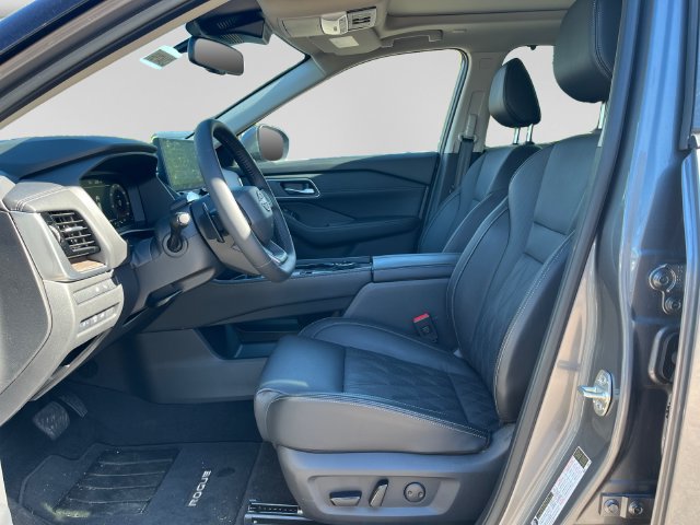 Certified 2026 Nissan Rogue Platinum w/ Tech Package AWD/4WD image 13