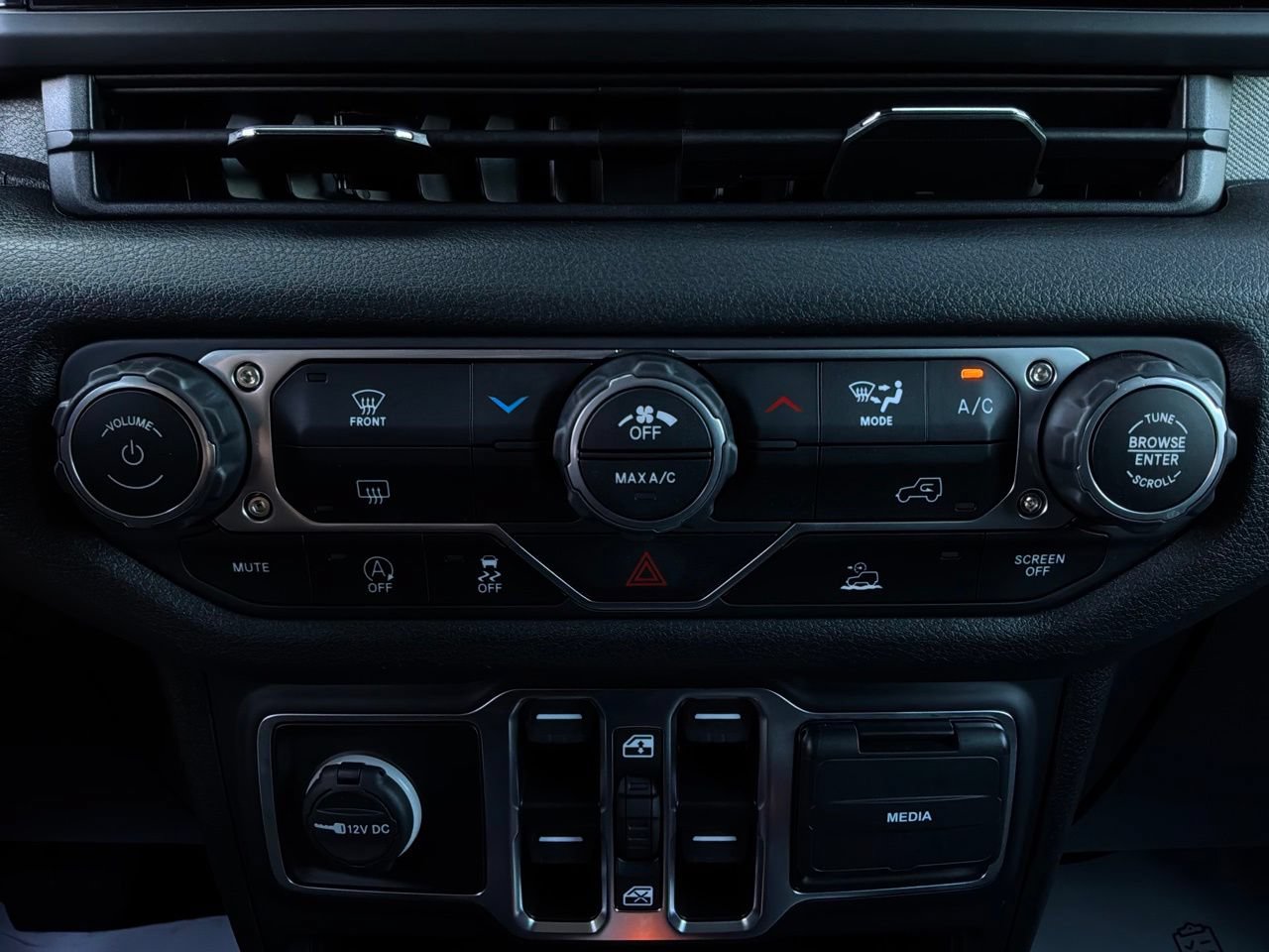 Used 2025 Jeep Wrangler Unlimited Sport AWD/4WD image 27