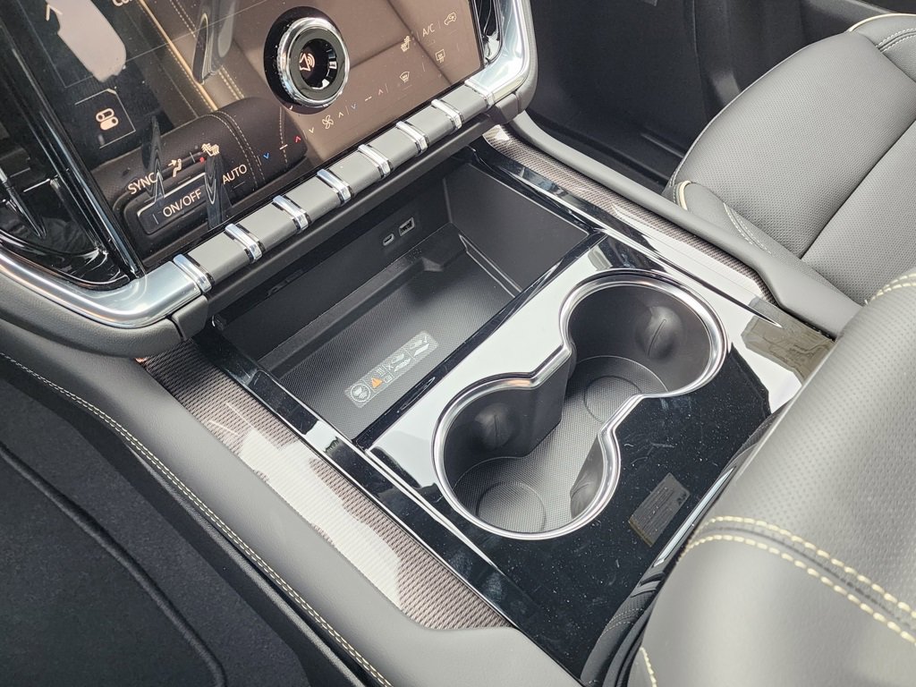 New 2026 GMC Yukon Elevation image 32