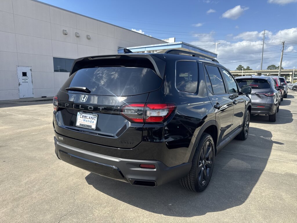 New 2026 Honda Pilot Sport image 4