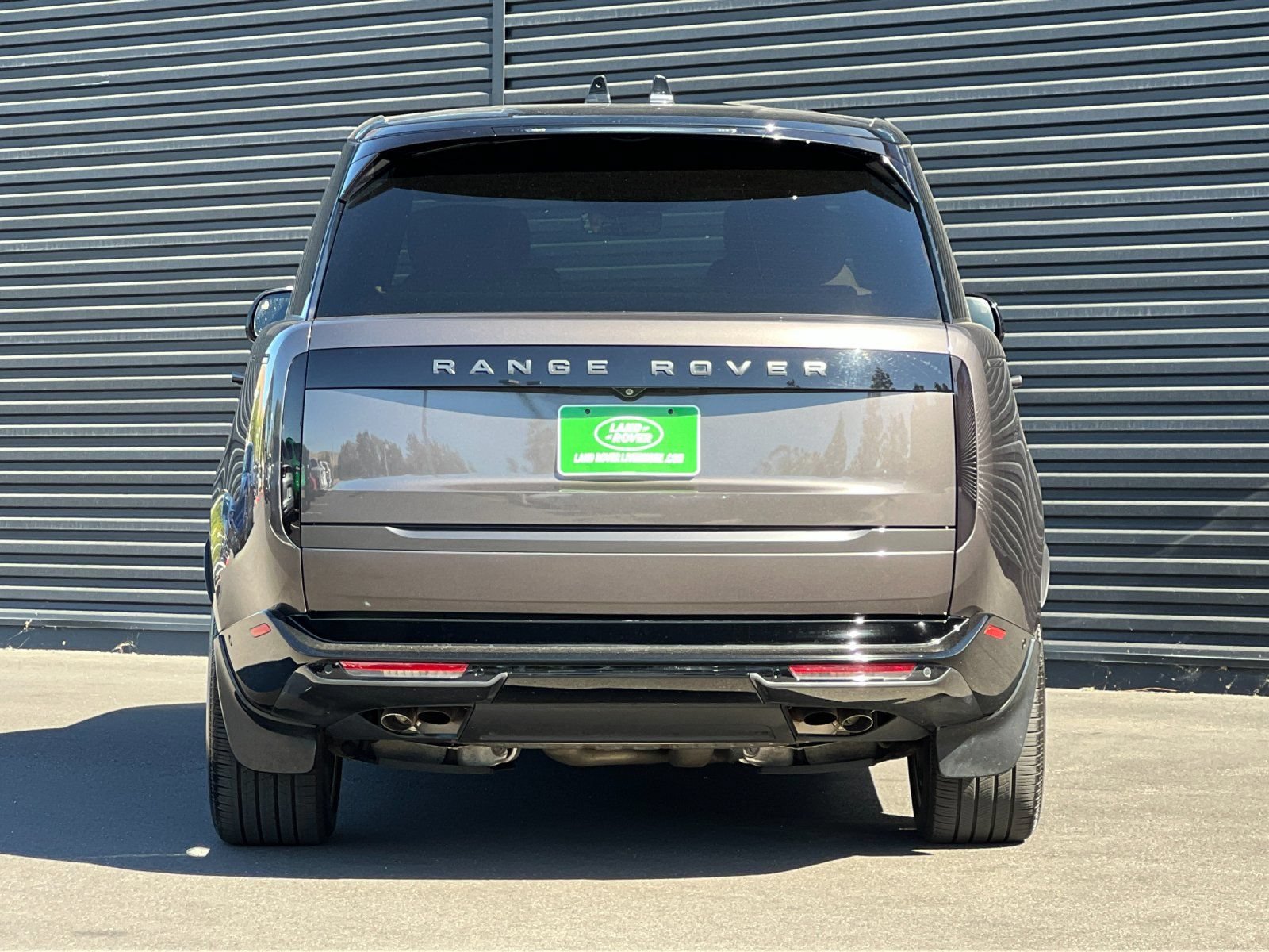 Used 2025 Land Rover Range Rover Long Wheelbase Autobiography AWD/4WD image 4