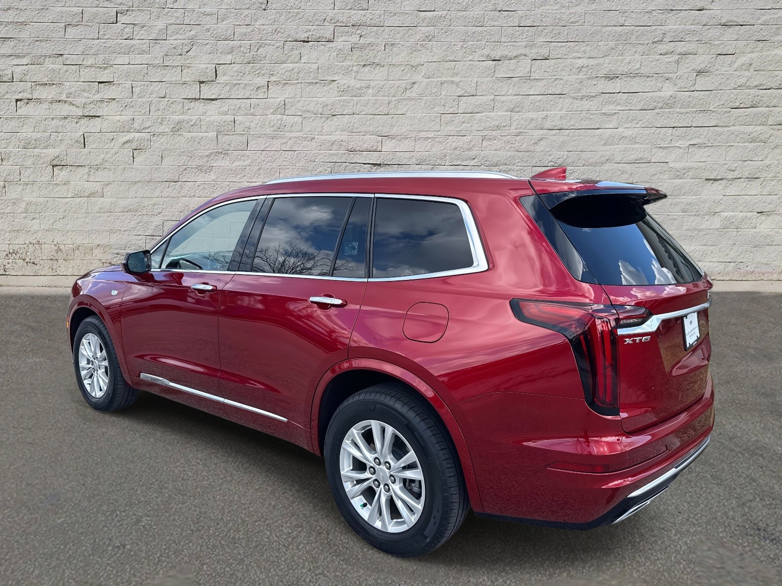 Certified 2023 Cadillac XT6 Luxury image 3