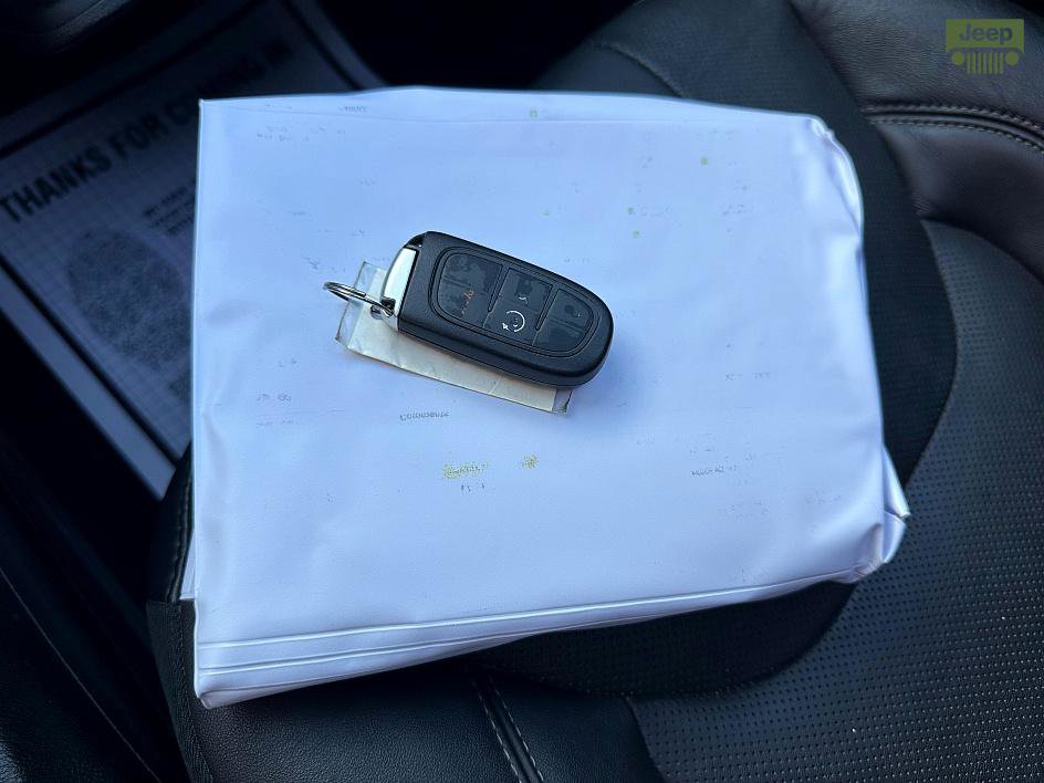 Used 2021 Jeep Cherokee Limited image 26