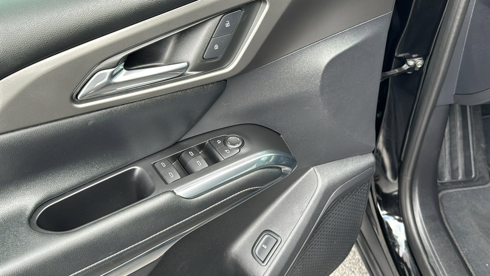 Used 2024 Chevrolet Traverse LS w/ Midnight/Sport Edition image 12