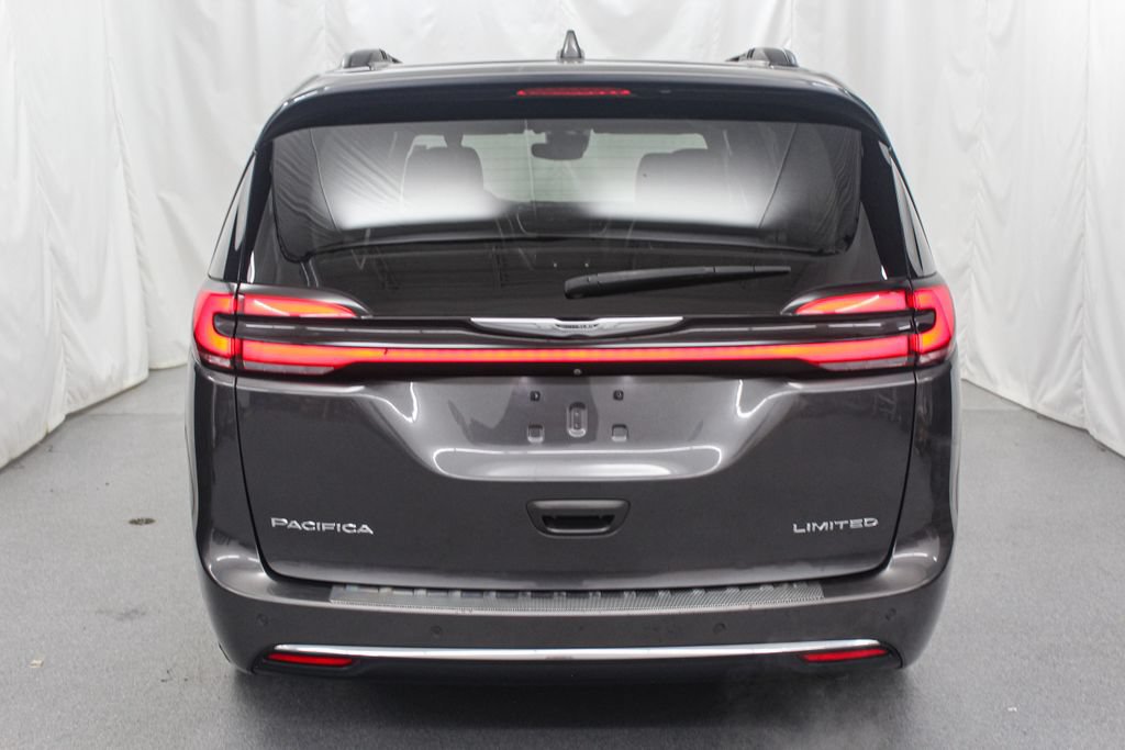 Used 2022 Chrysler Pacifica Limited FWD image 8