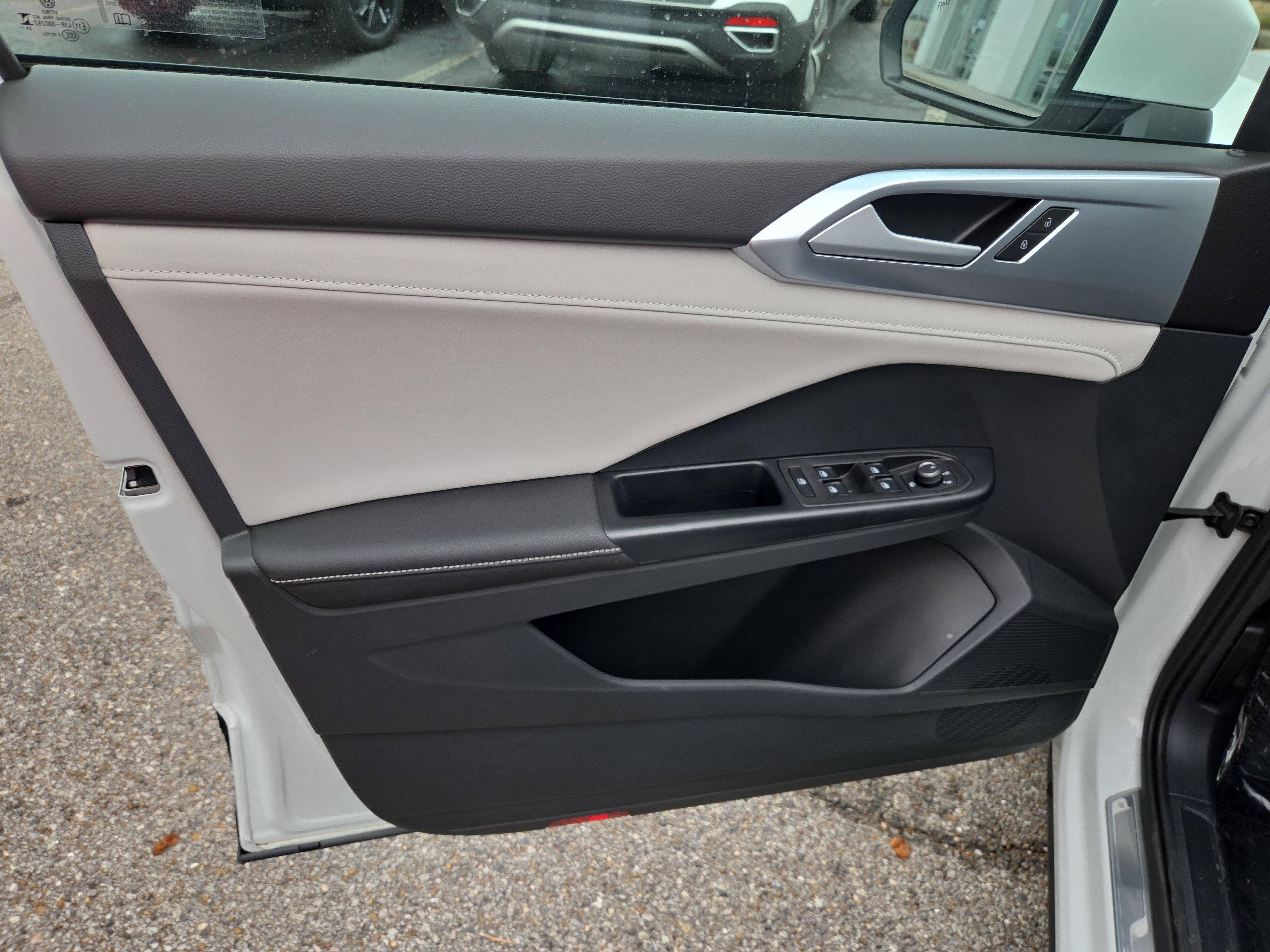 New 2025 Volkswagen Taos SE image 5