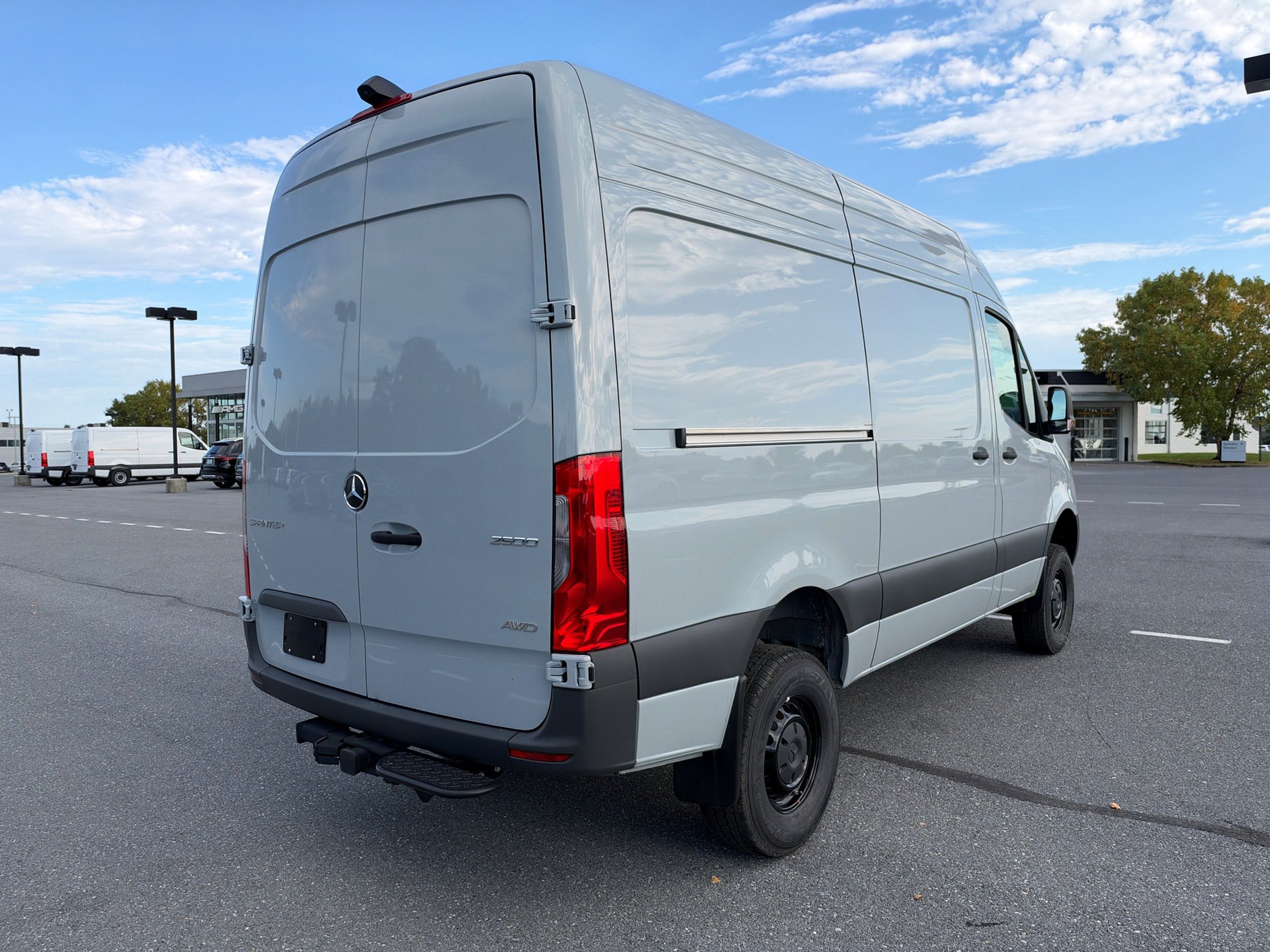 Used 2025 Mercedes-Benz Sprinter 2500 image 4
