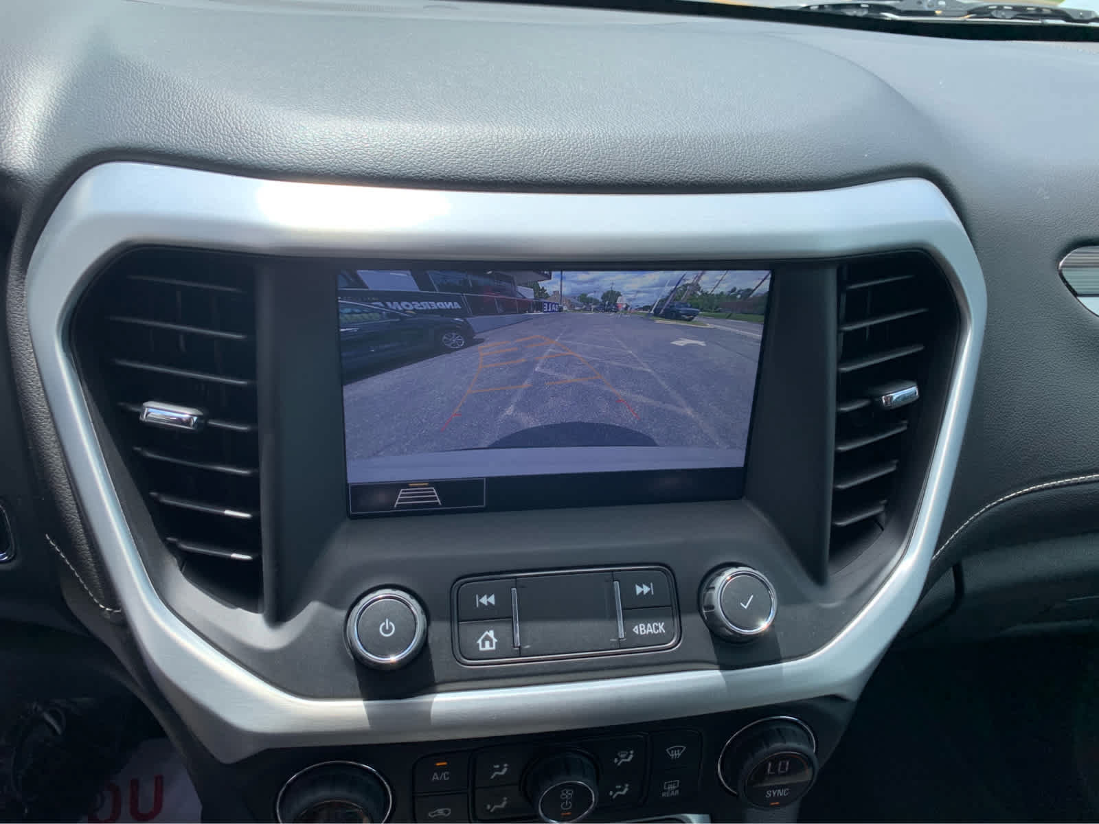 Used 2020 GMC Acadia SLT FWD image 17