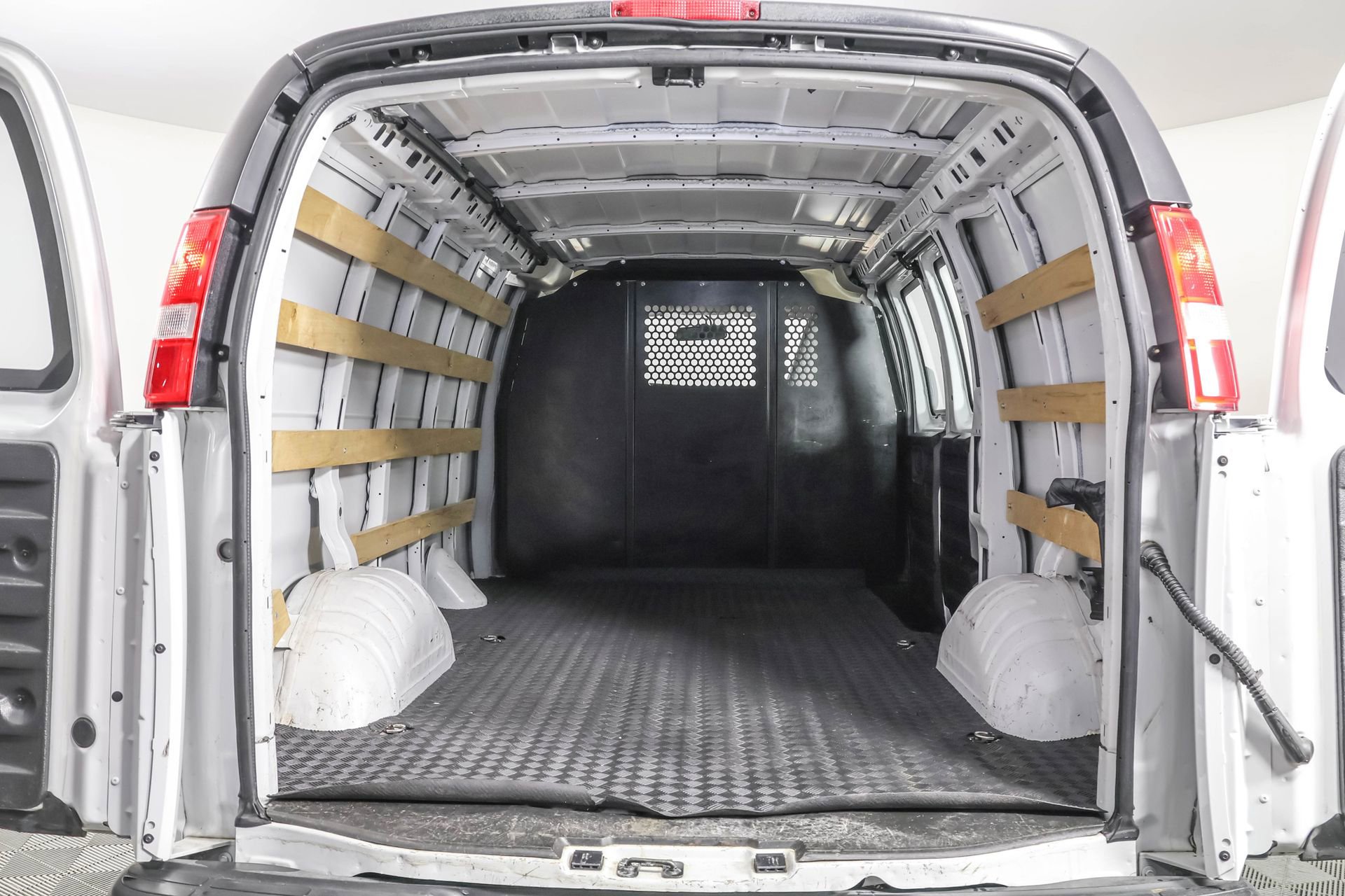 Used 2023 Chevrolet Express 2500 w/ Driver Convenience Package image 31