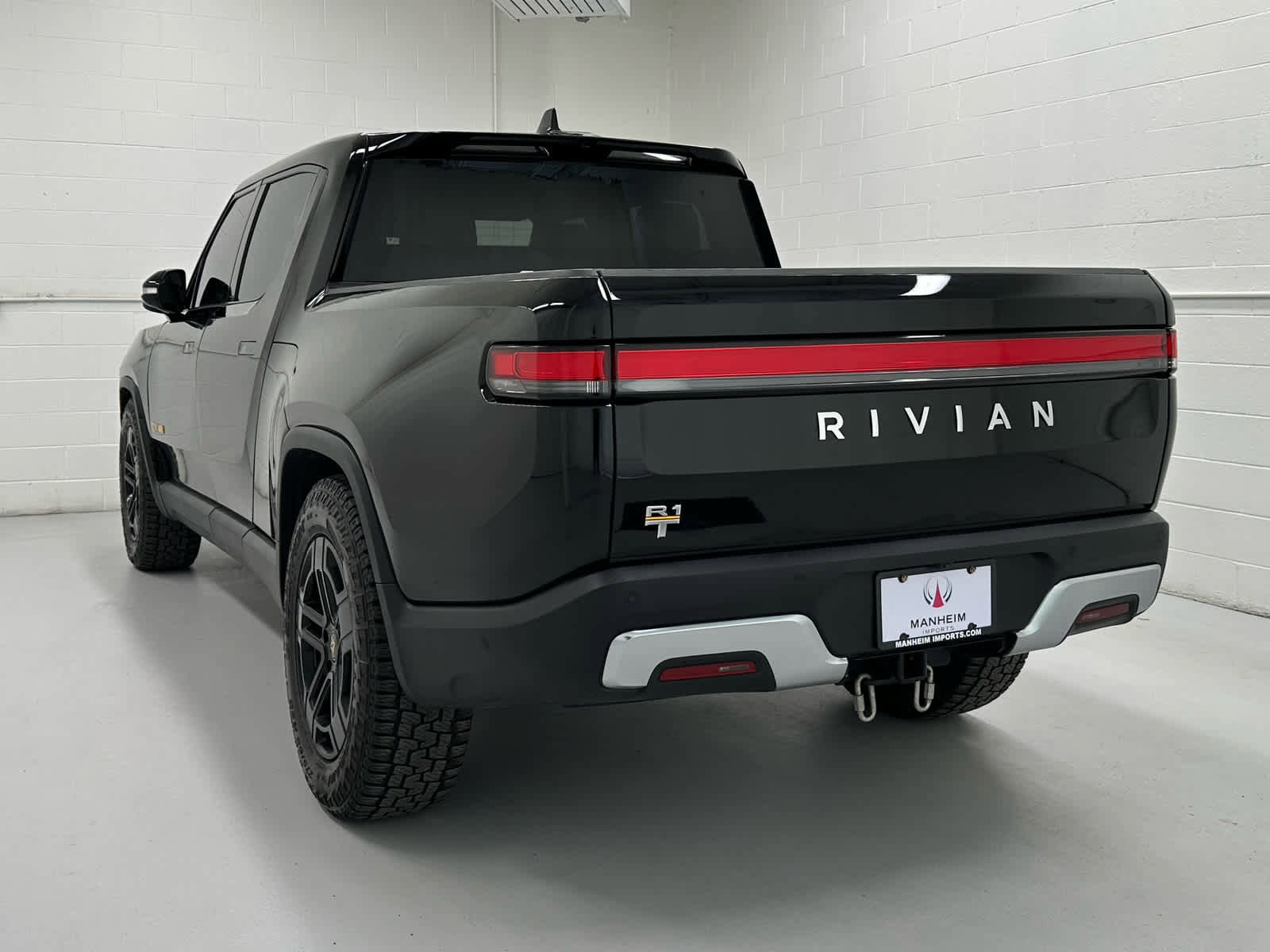 Used 2022 Rivian R1T Adventure image 8
