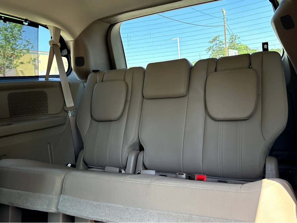 Used 2015 Chrysler Town & Country Touring w/ Driver Convenience Group FWD image 36