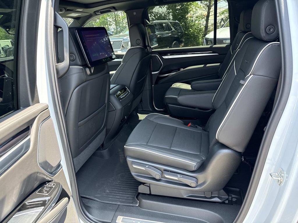 New 2026 Cadillac Escalade ESV Sport w/ LPO, Floor Liner Package AWD/4WD image 9
