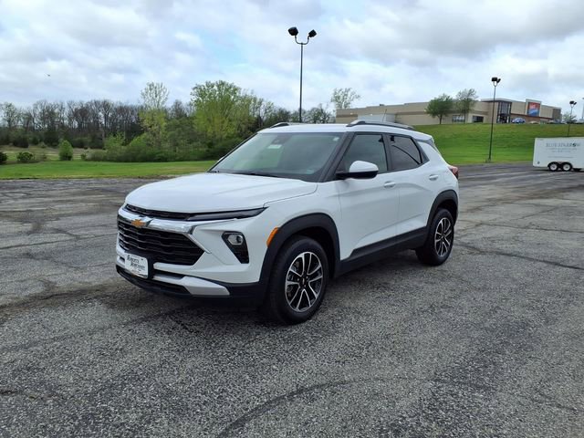 Used 2025 Chevrolet TrailBlazer LT AWD/4WD image 37