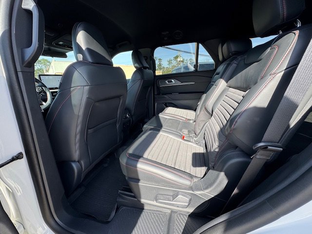 Used 2025 Ford Explorer ST-Line w/ Premium Package image 10