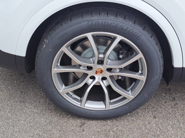 Used 2026 Porsche Cayenne AWD/4WD image 12