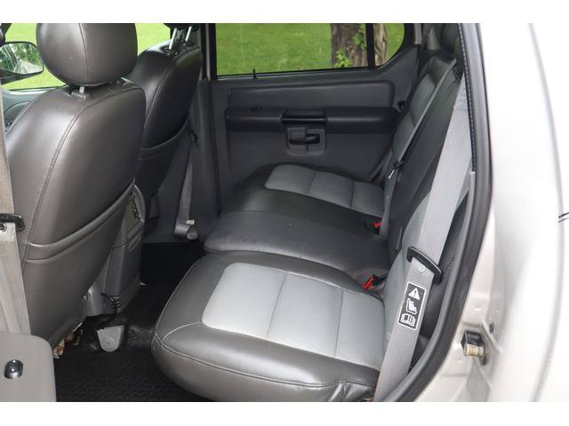 Used 2004 Ford Explorer Sport Trac 4x4 image 7