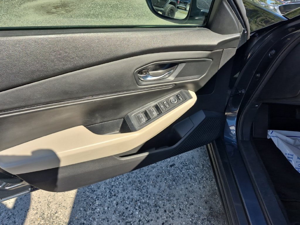 Used 2023 Honda Accord EX image 17