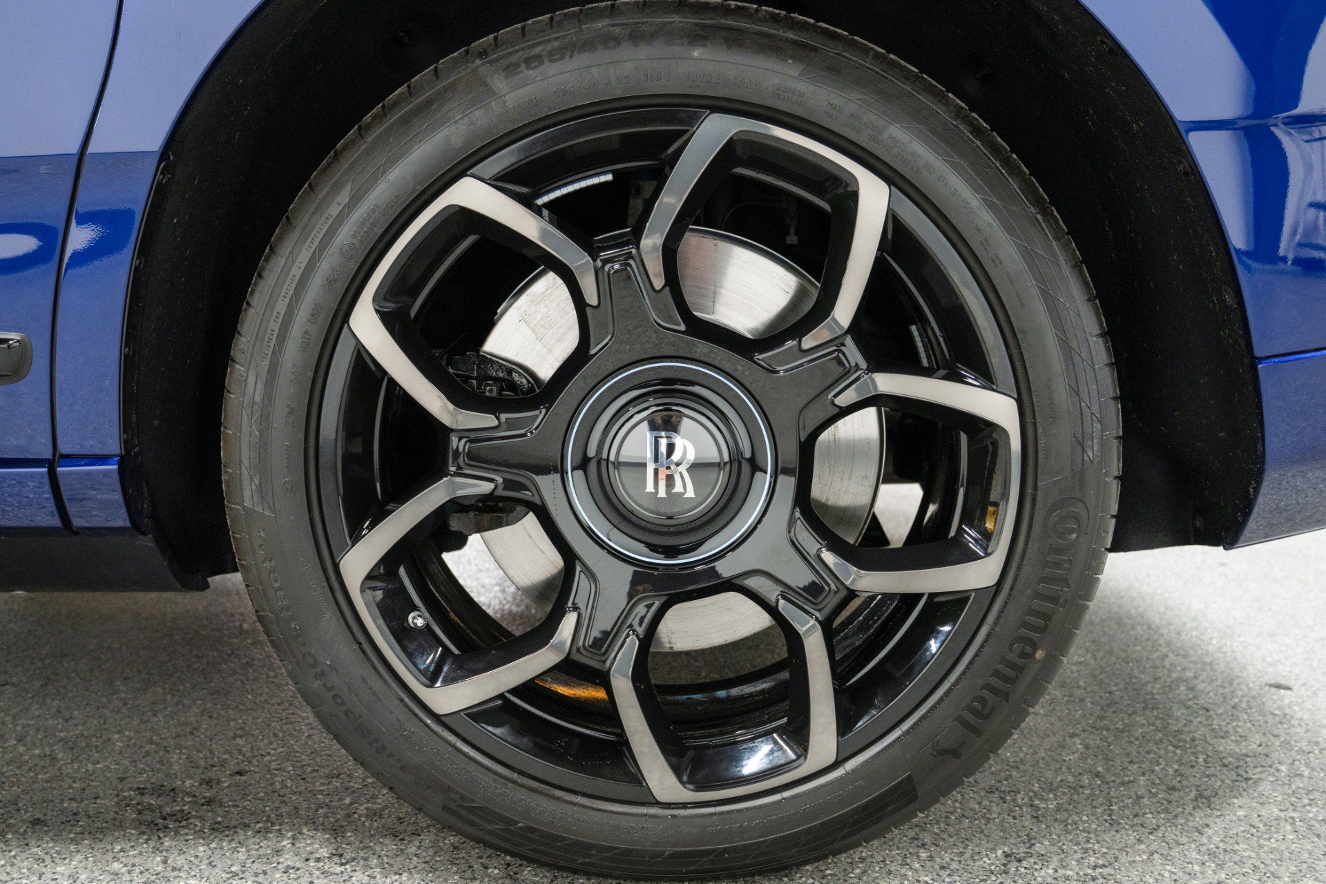 Used 2024 Rolls-Royce Cullinan Black Badge image 9