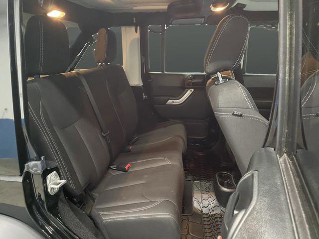 Used 2018 Jeep Wrangler Unlimited Rubicon w/ Cold Weather Group image 31