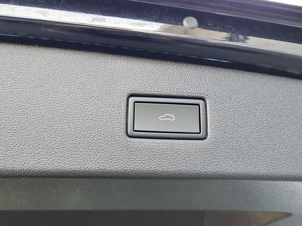 Used 2024 Volkswagen Tiguan Wolfsburg Edition image 32