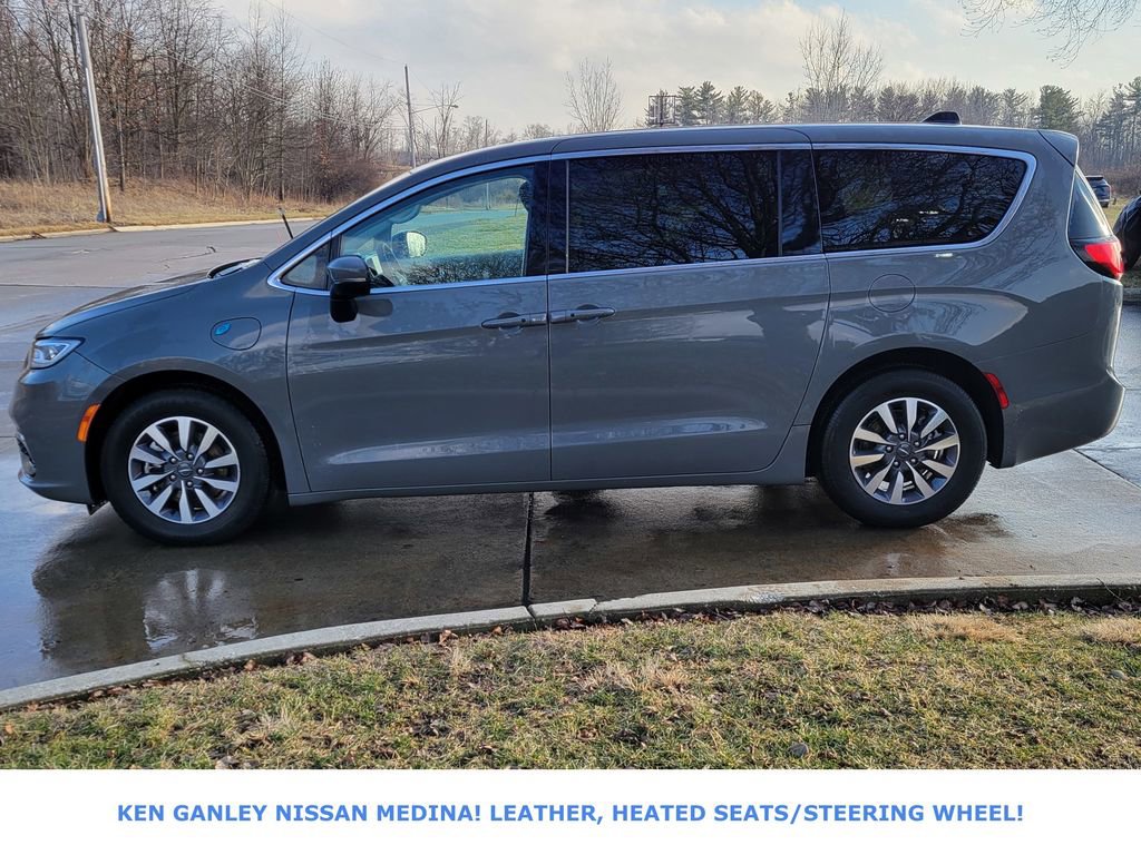 Used 2023 Chrysler Pacifica Touring-L image 6