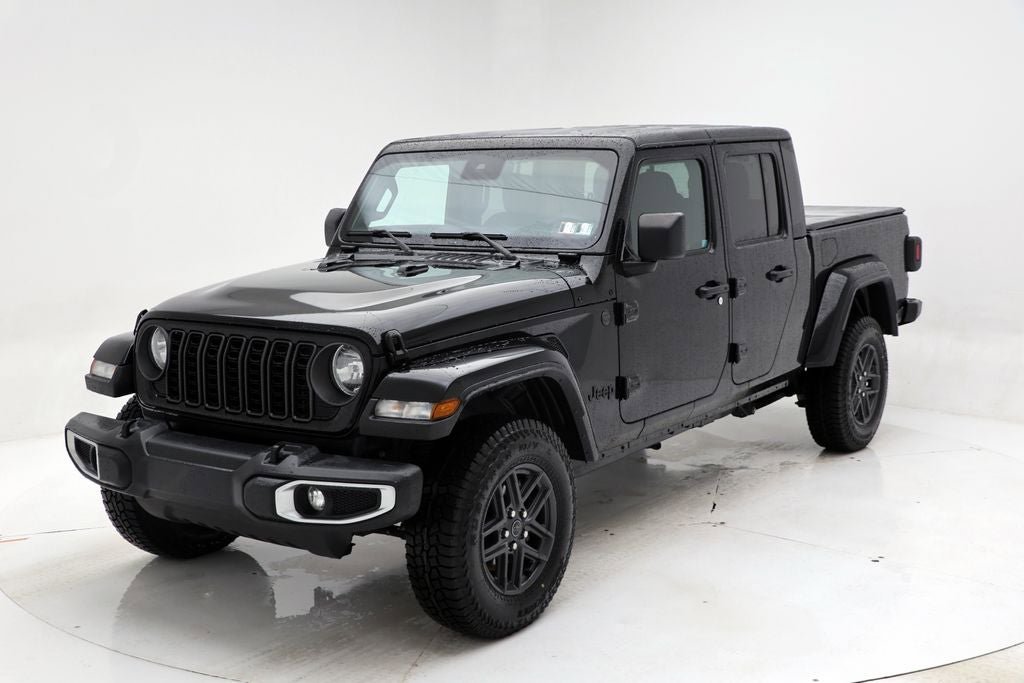 Used 2024 Jeep Gladiator Sport AWD/4WD image 2