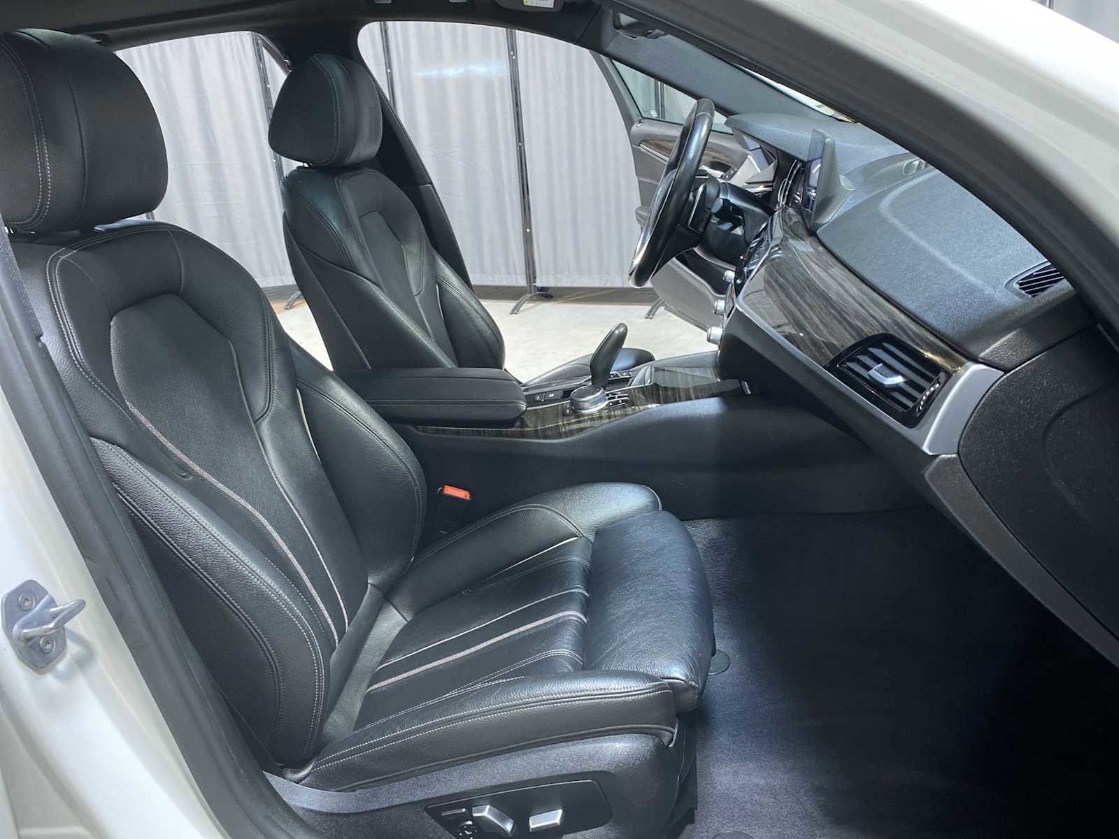 Used 2017 BMW 530i xDrive image 14