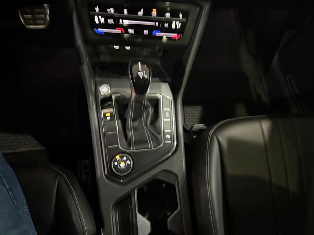 Used 2024 Volkswagen Tiguan SE R-Line image 21
