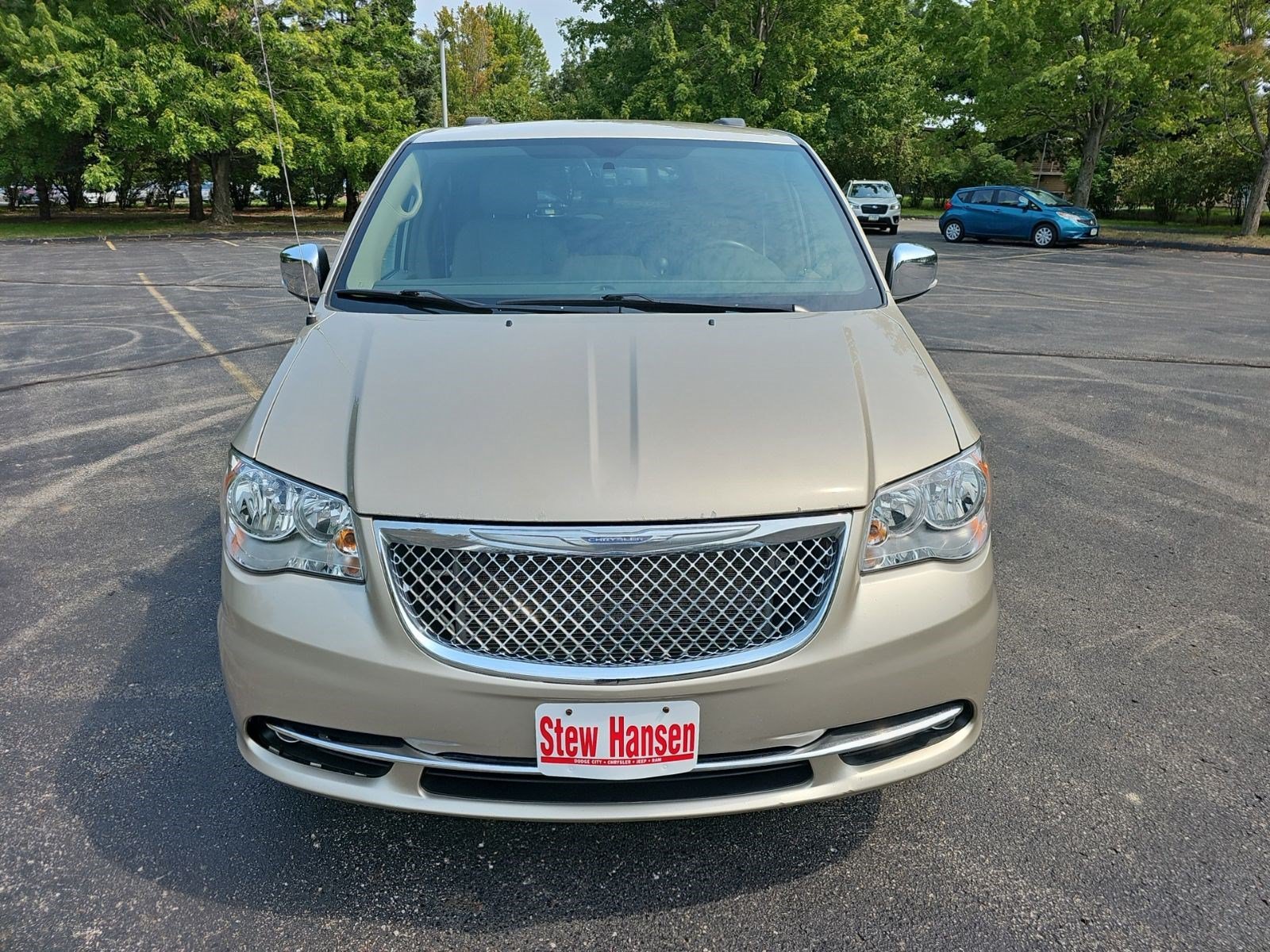 Used 2016 Chrysler Town & Country Touring-L w/ Driver Convenience Group FWD image 9