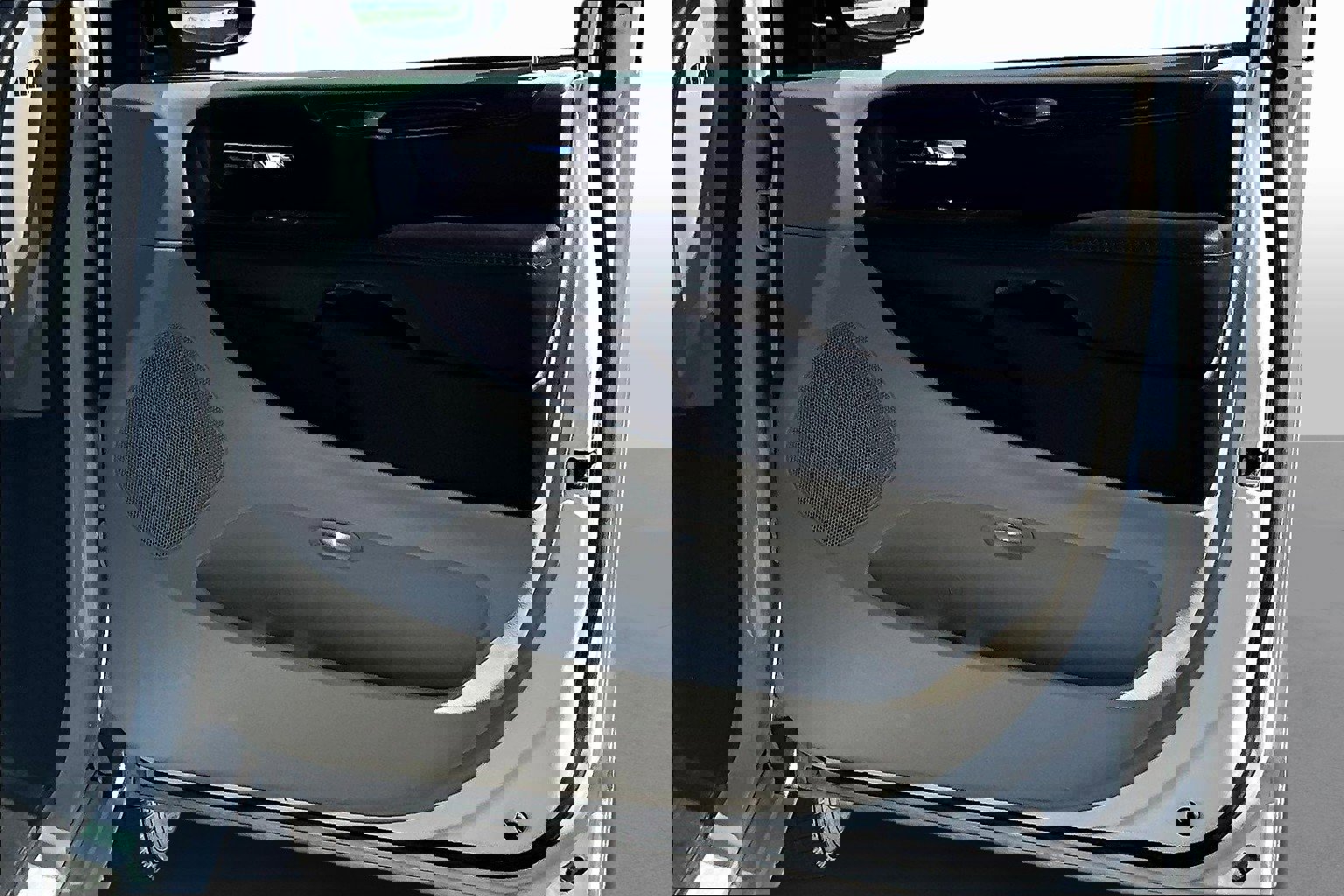 Used 2019 Dodge Grand Caravan SE w/ UConnect Hands-Free Group image 16