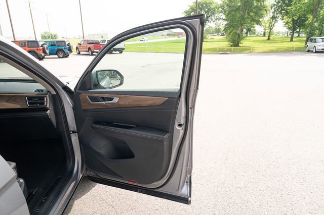 Certified 2025 Volkswagen Atlas SE FWD image 16