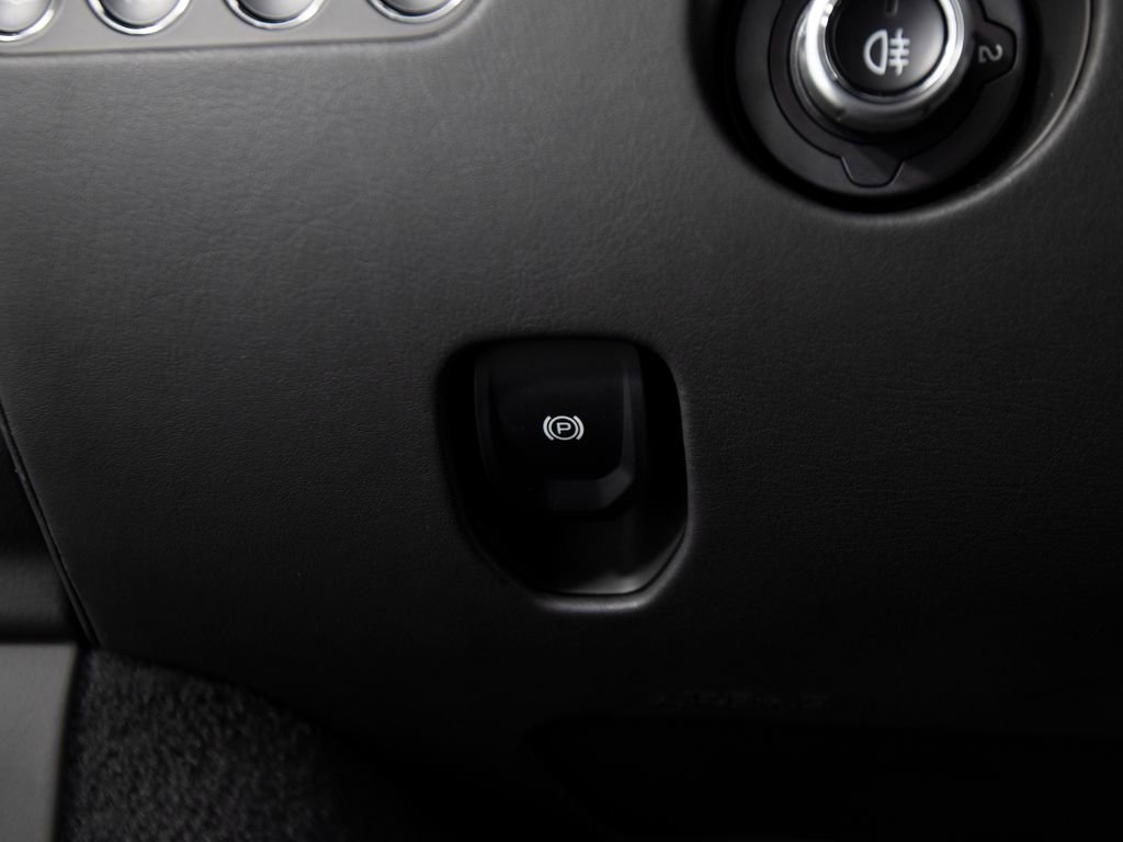 Used 2025 McLaren Artura Spider image 28