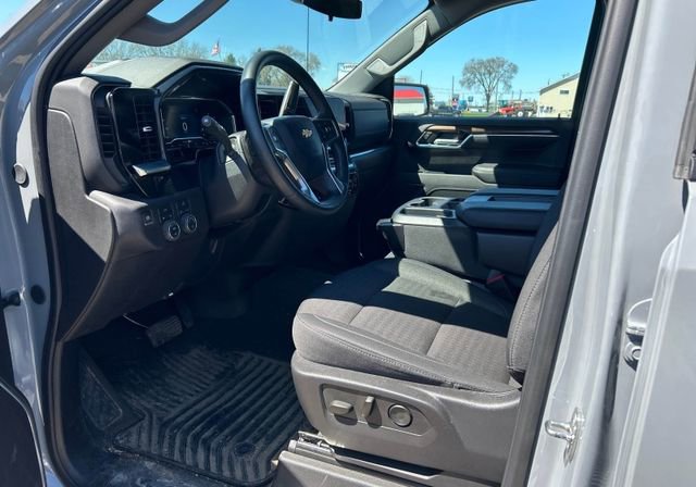 Used 2024 Chevrolet Silverado 1500 LT AWD/4WD image 6