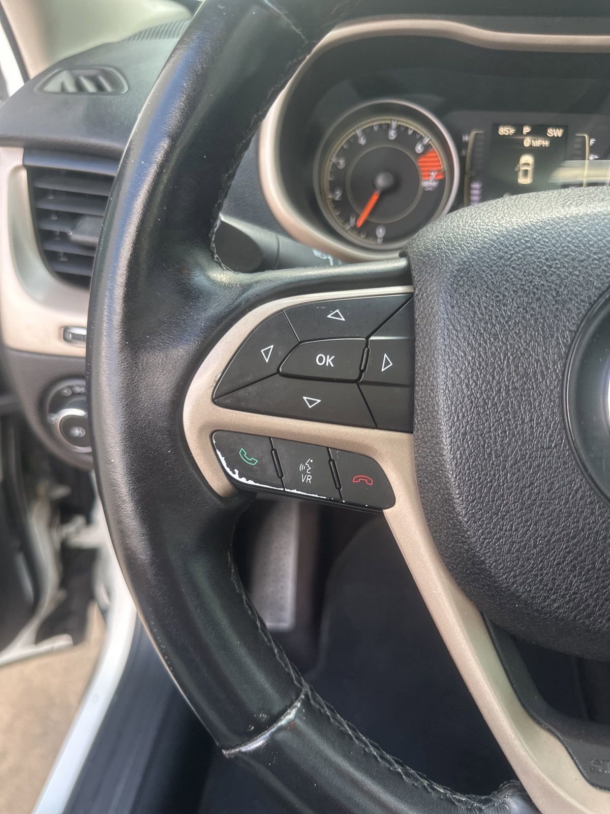 Used 2017 Jeep Cherokee Latitude w/ Comfort/Convenience Group image 21