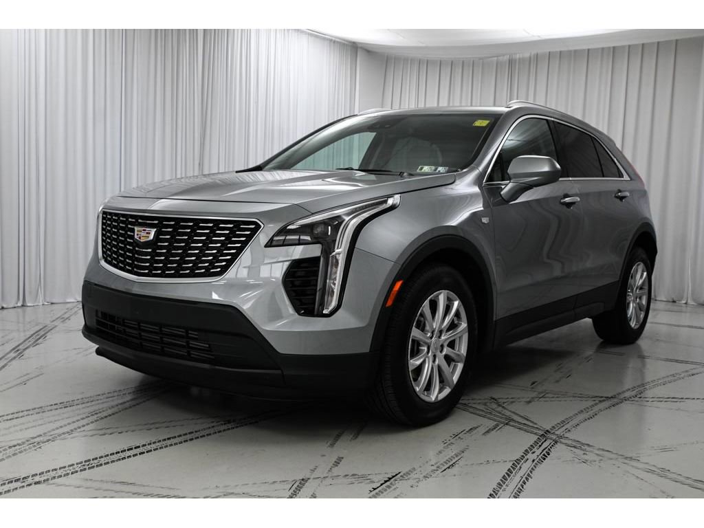 Used 2023 Cadillac XT4 Luxury w/ Cold Weather Package FWD image 4