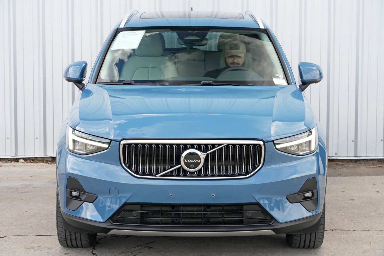 Used 2023 Volvo XC40 B5 Ultimate image 48