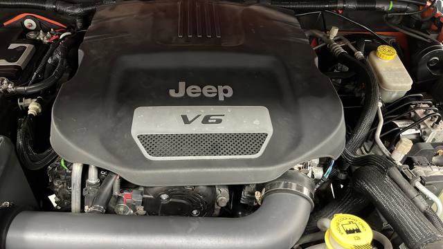 Used 2015 Jeep Wrangler Unlimited Sahara w/ Dual Top Group image 26